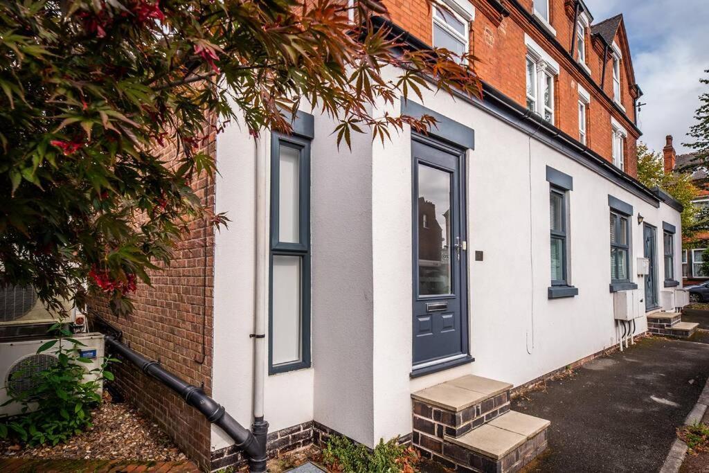 Lady Bay Apartment